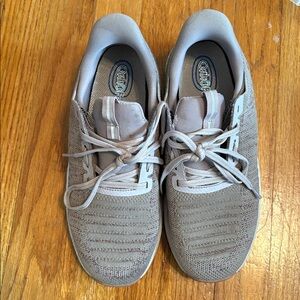 Women’s Size 7.5 2E (extra wide) Mauve OrthoFeet Athletic Sneakers